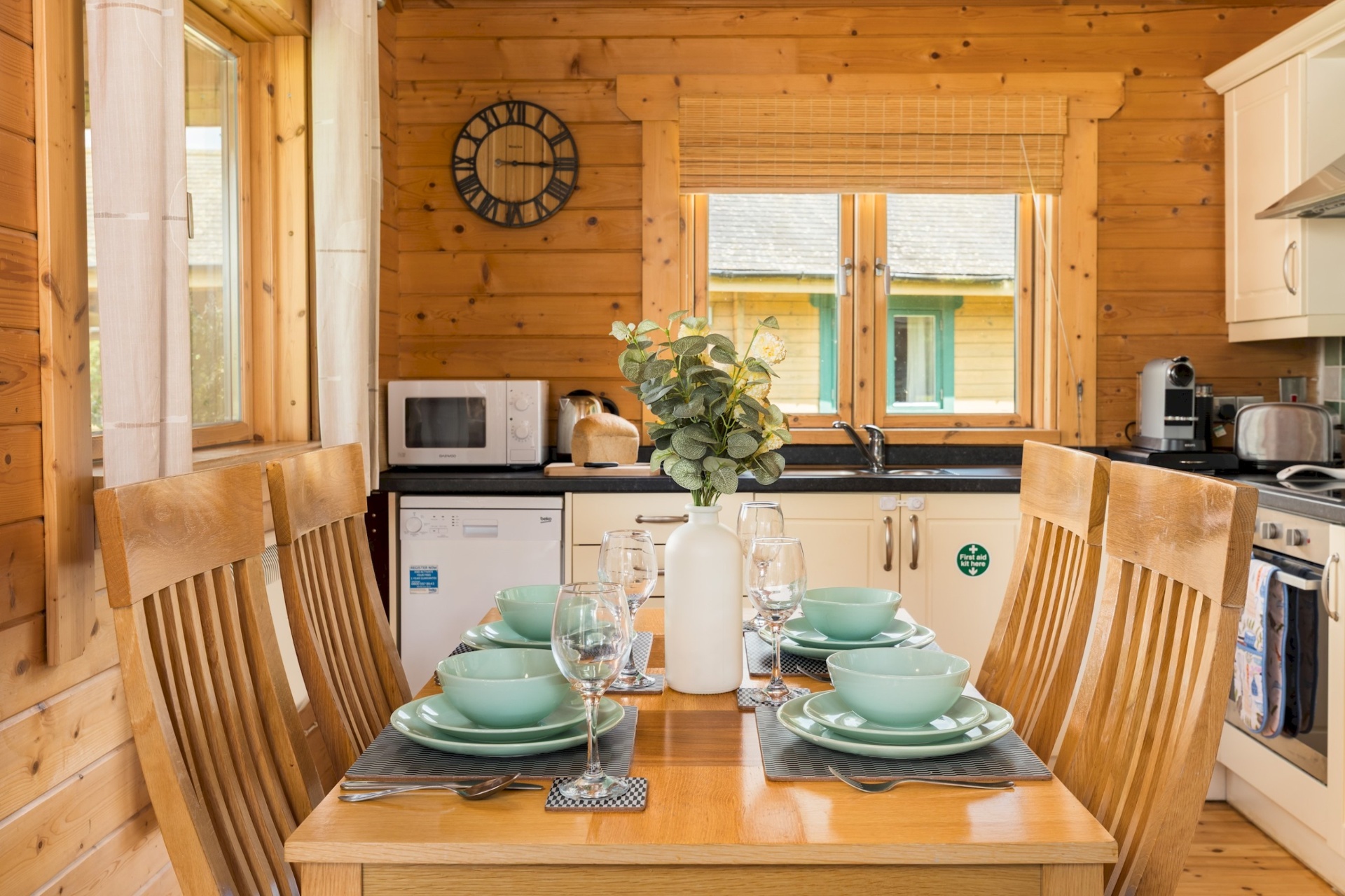 Open-plan kitchen and dining area at Primrose Lodge