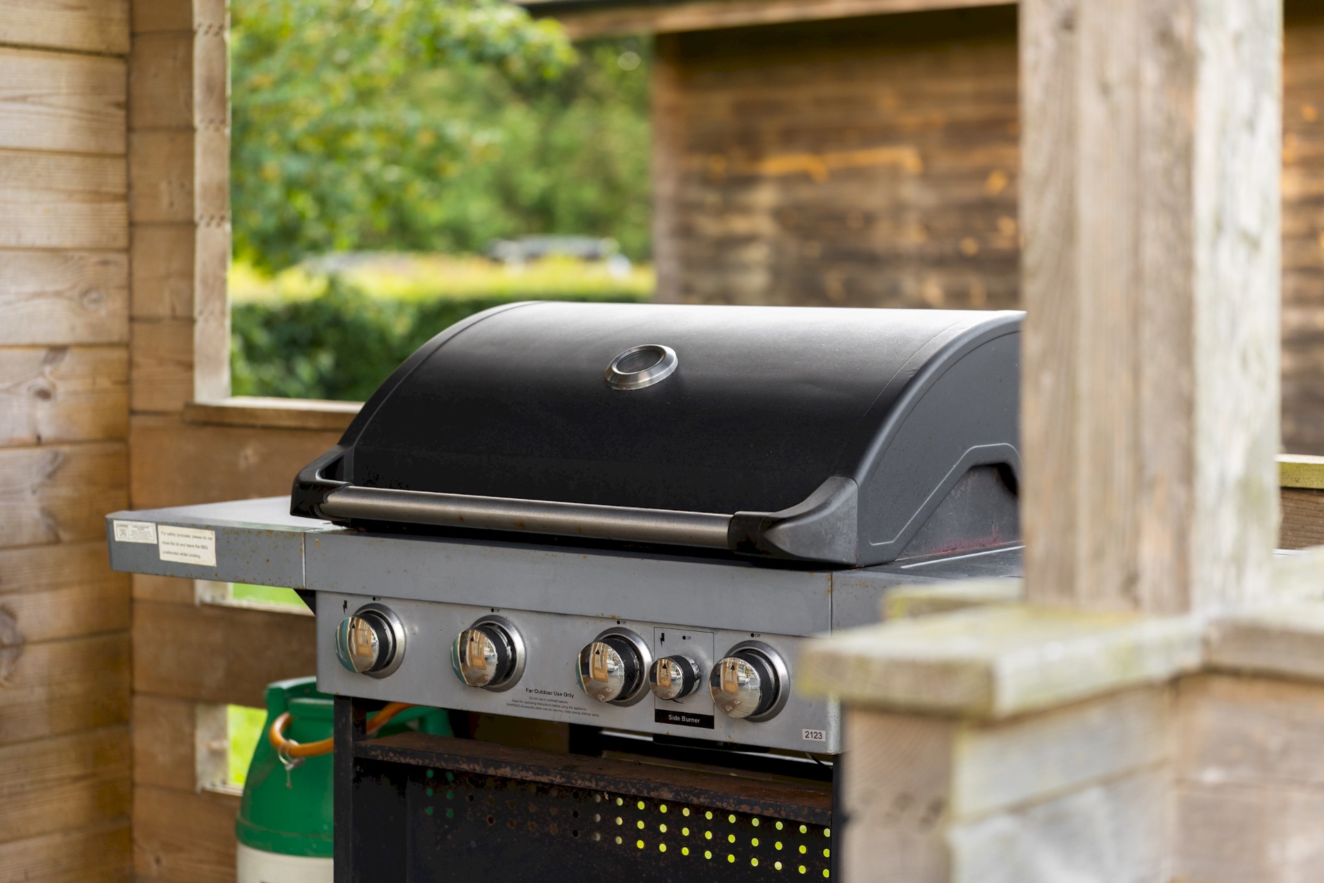 Outdoor gas BBQ at Primrose Lodge